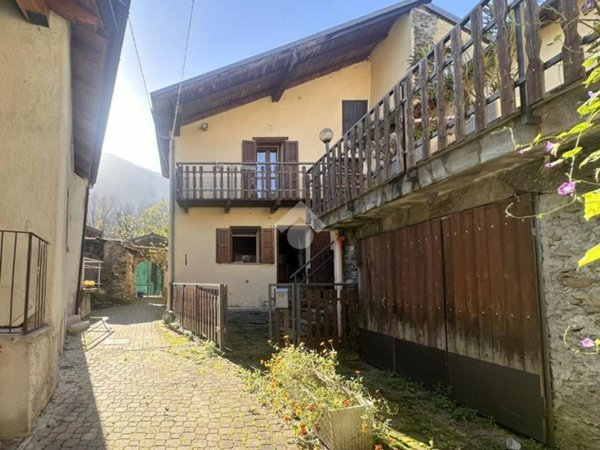 casa semindipendente in vendita a Mattie