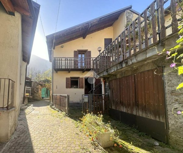 casa semindipendente in vendita a Mattie