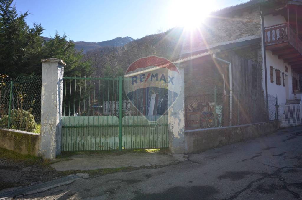 casa indipendente in vendita a Mattie