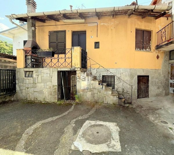 casa semindipendente in vendita a Mattie
