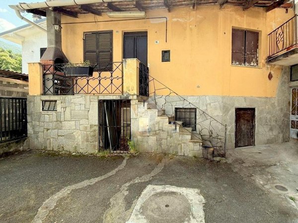 casa semindipendente in vendita a Mattie