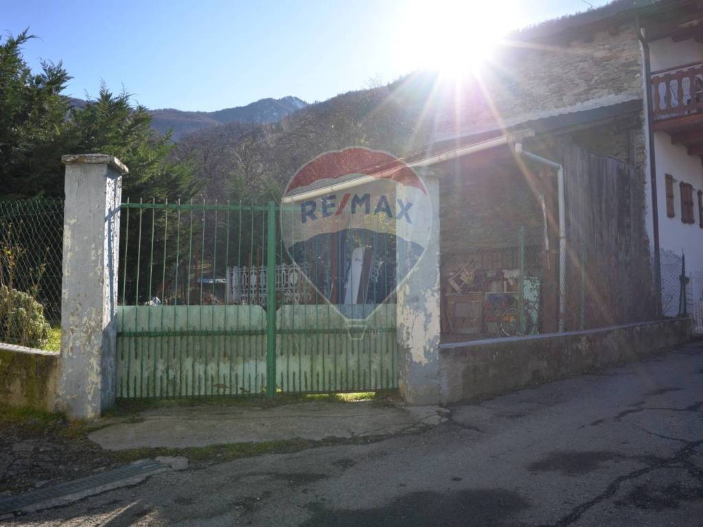 casa indipendente in vendita a Mattie