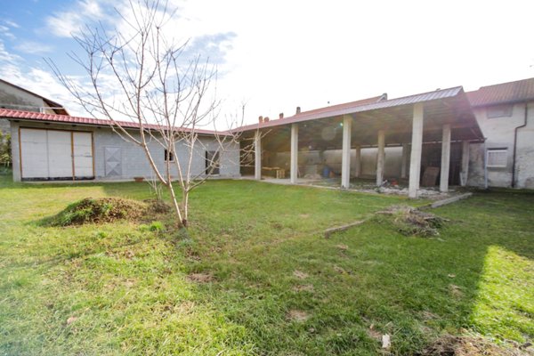 casa indipendente in vendita a Mazzè in zona Tonengo