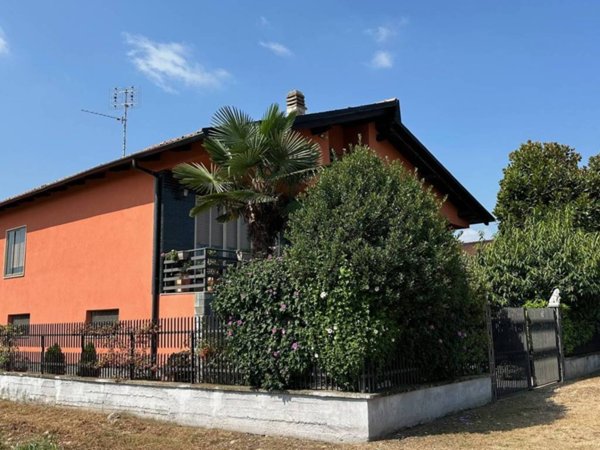casa indipendente in vendita a Mazzè in zona Tonengo