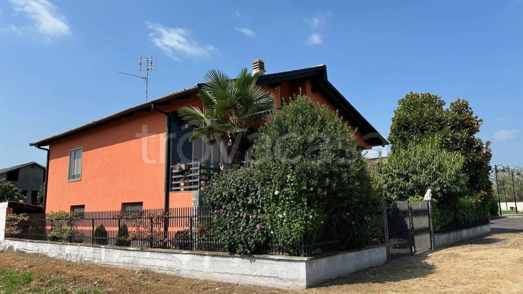 casa indipendente in vendita a Mazzè in zona Tonengo