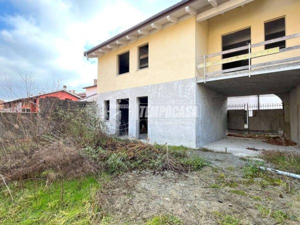 casa indipendente in vendita a Mazzè in zona Tonengo
