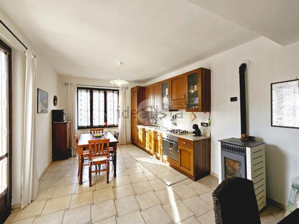 casa indipendente in vendita a Mazzè in zona Tonengo