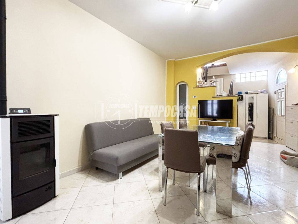 casa indipendente in vendita a Mazzè in zona Tonengo