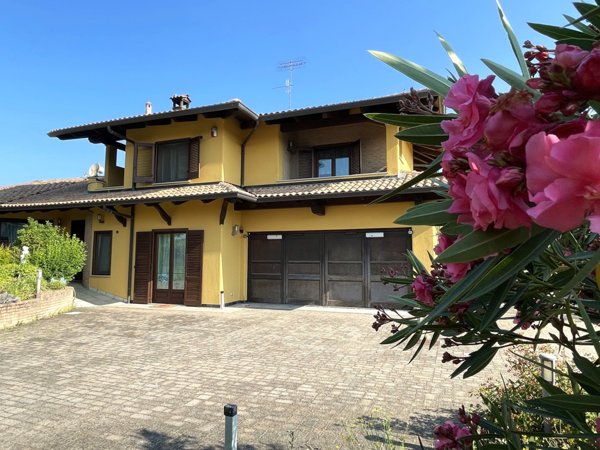 casa indipendente in vendita a Mazzè in zona Tonengo