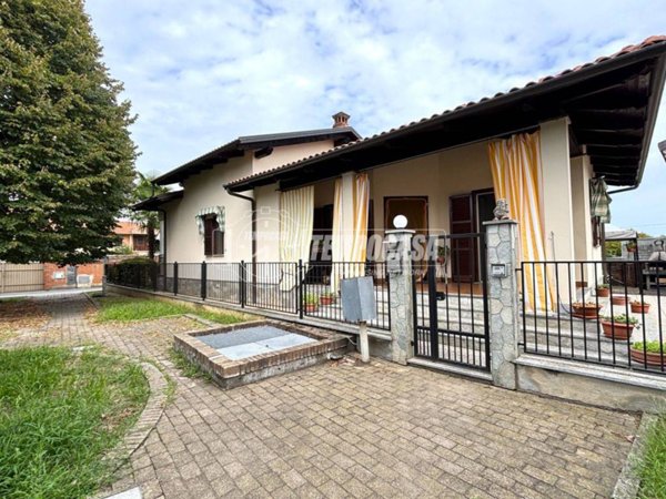 casa indipendente in vendita a Mazzè in zona Tonengo