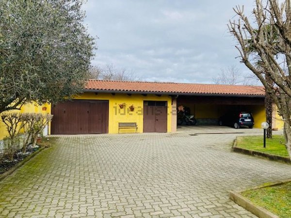 casa indipendente in vendita a Mazzè