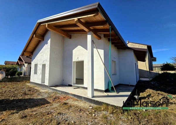 casa indipendente in vendita a Mazzè in zona Tonengo