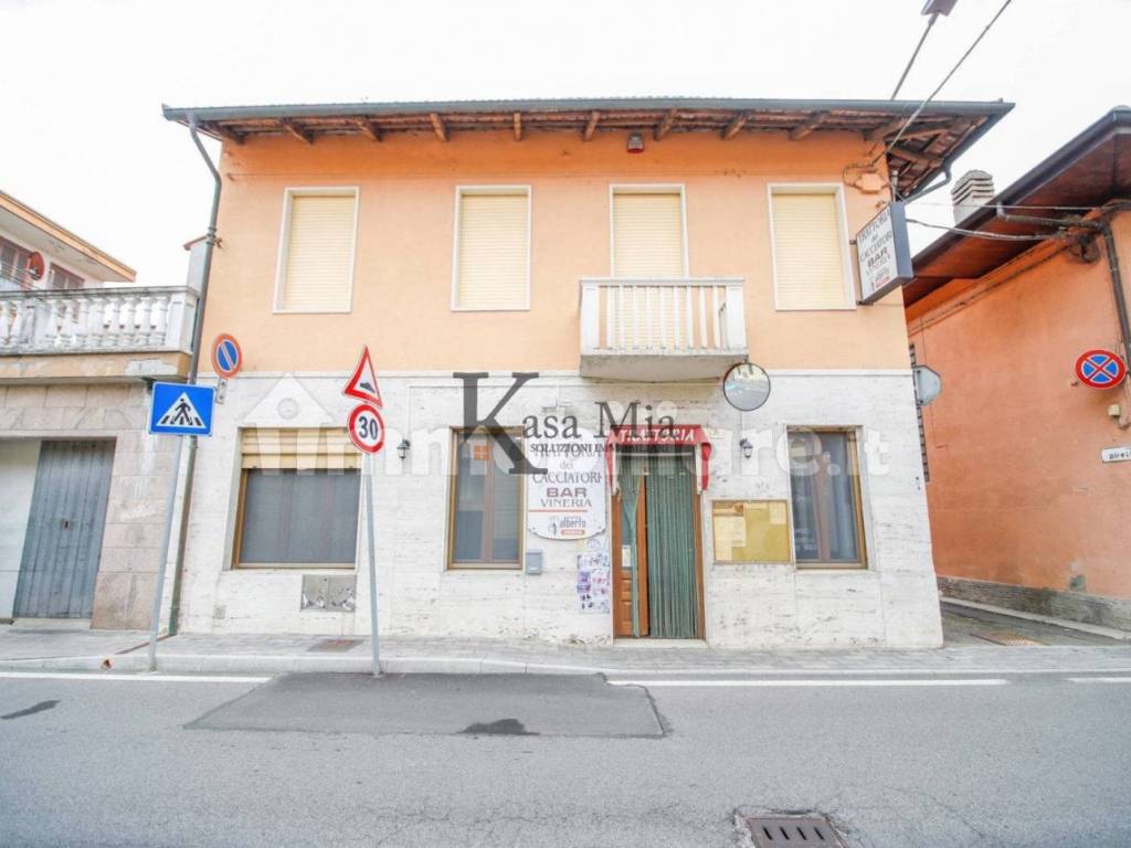 negozio in vendita a Mazzè in zona Casale