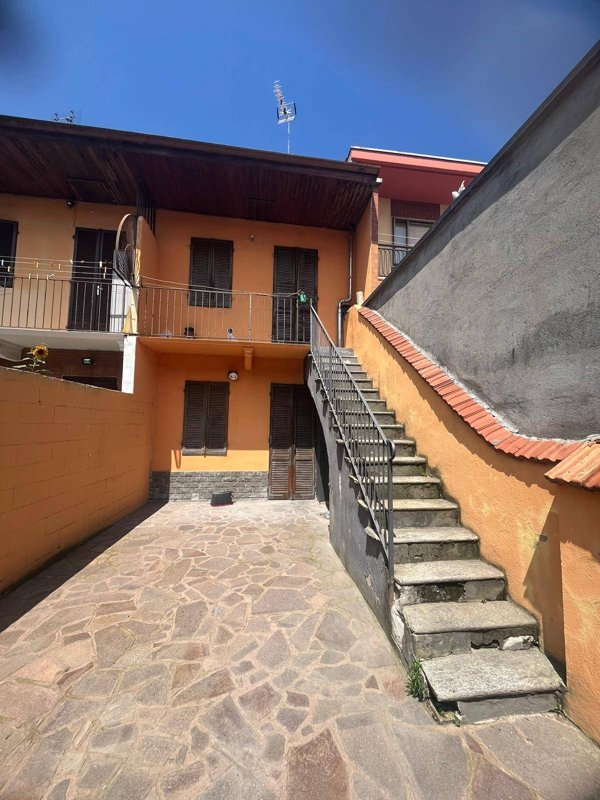 casa semindipendente in vendita a Mazzè in zona Tonengo