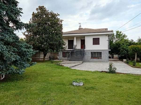 casa indipendente in vendita a Mazzè