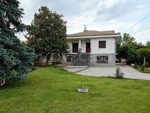 casa indipendente in vendita a Mazzè in zona Barengo