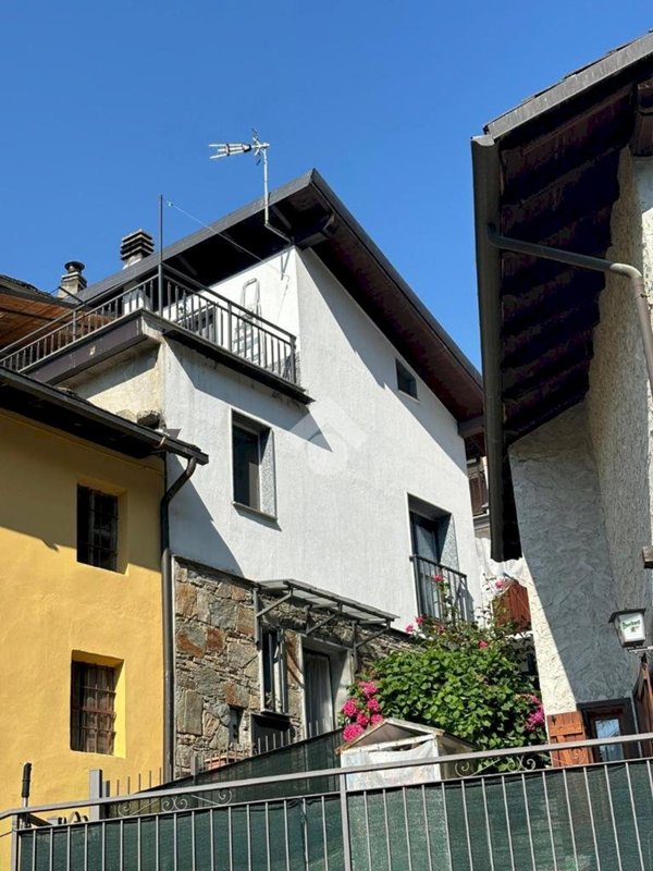 casa semindipendente in vendita a Mezzenile in zona Catelli