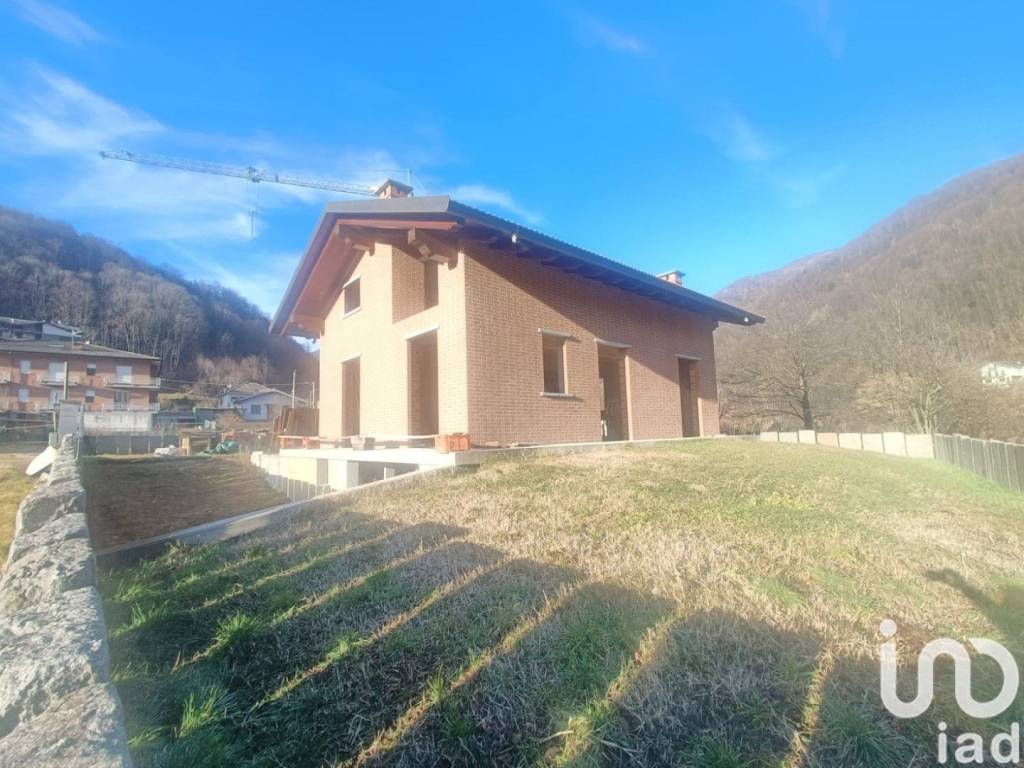 casa indipendente in vendita a Mezzenile