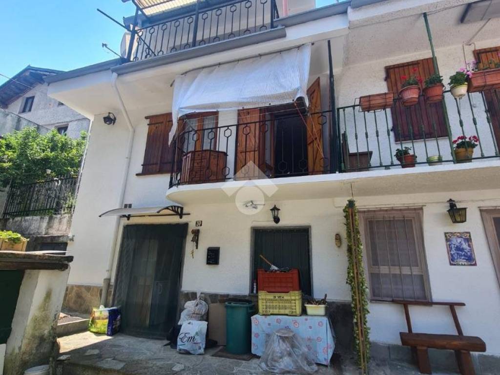 casa semindipendente in vendita a Mezzenile in zona Catelli