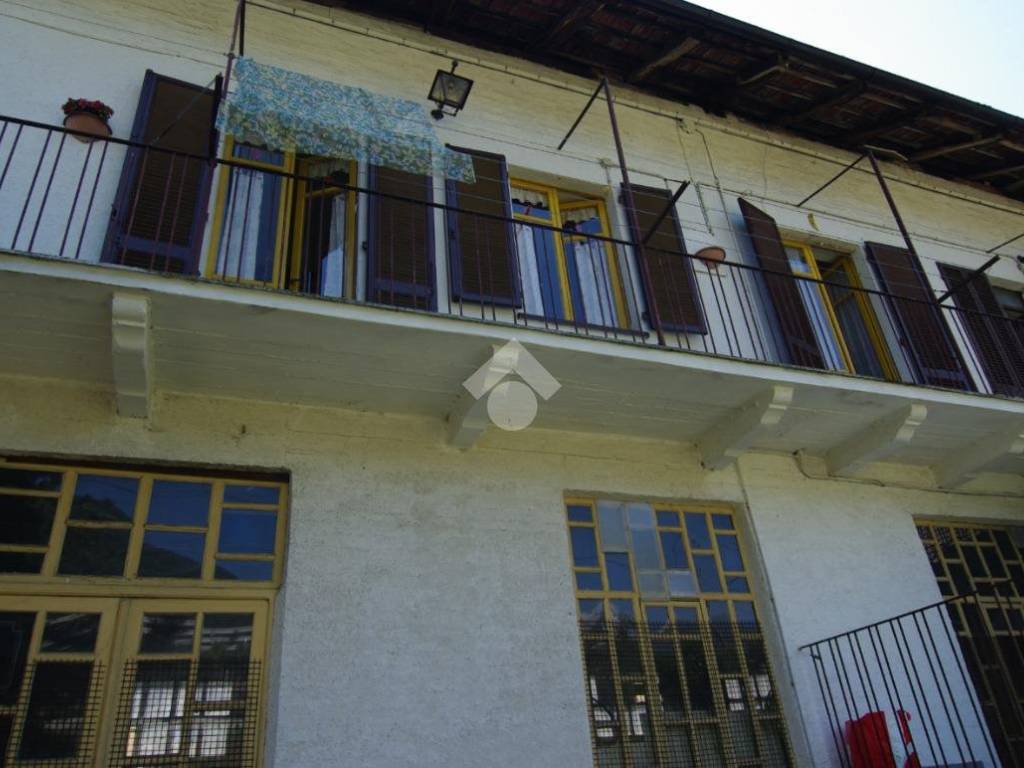 appartamento in vendita a Mezzenile in zona Sabbione