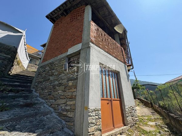 casale in vendita a Mezzenile