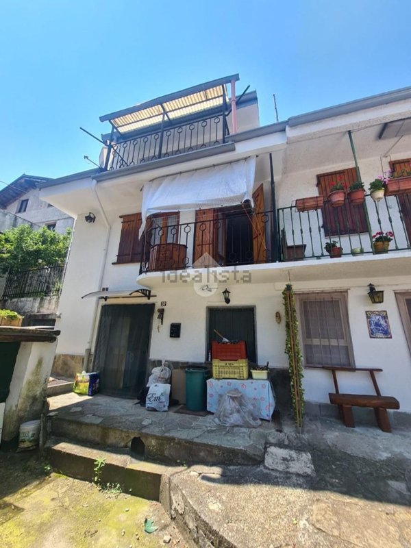 casa semindipendente in vendita a Mezzenile in zona Catelli