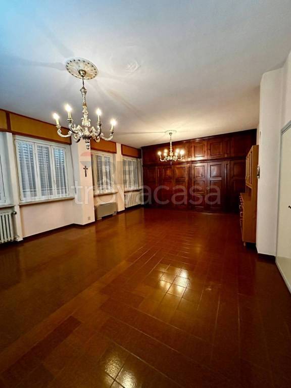 negozio in vendita a Mezzenile in zona Murasse