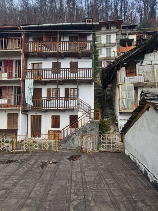 casa semindipendente in vendita a Mezzenile in zona Pugnetto