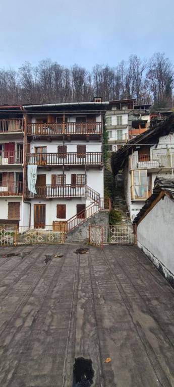 casa semindipendente in vendita a Mezzenile in zona Pugnetto