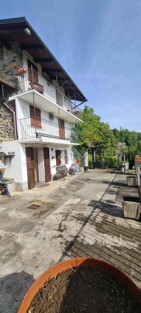 casa indipendente in vendita a Mezzenile in zona Pugnetto