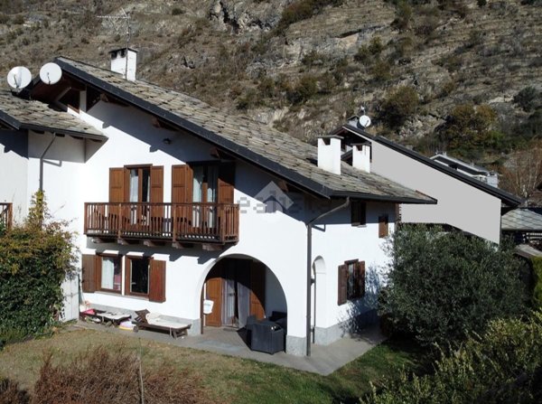 casa indipendente in vendita a Mompantero