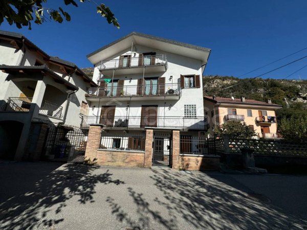 casa indipendente in vendita a Mompantero