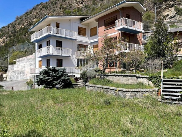 casa indipendente in vendita a Mompantero in zona Urbiano