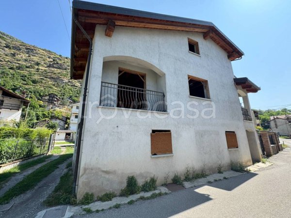 casa indipendente in vendita a Mompantero