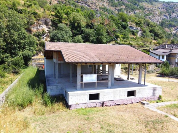 casa indipendente in vendita a Mompantero