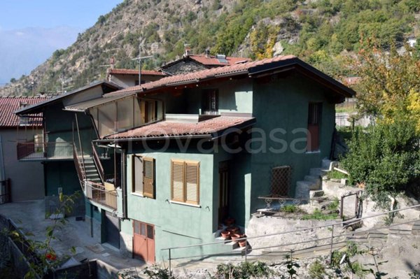 casa indipendente in vendita a Mompantero in zona Urbiano