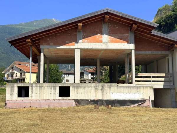 casa indipendente in vendita a Mompantero