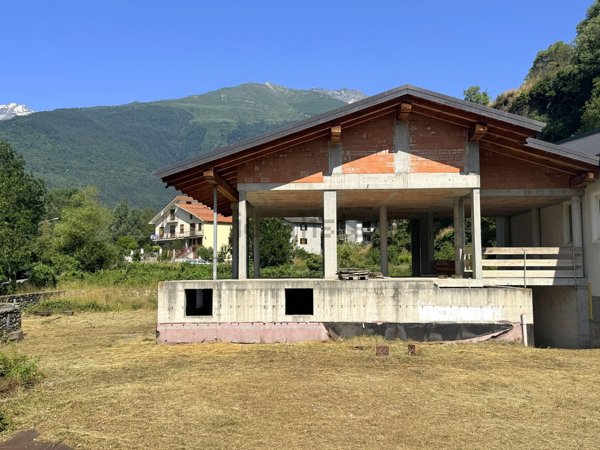 casa indipendente in vendita a Mompantero