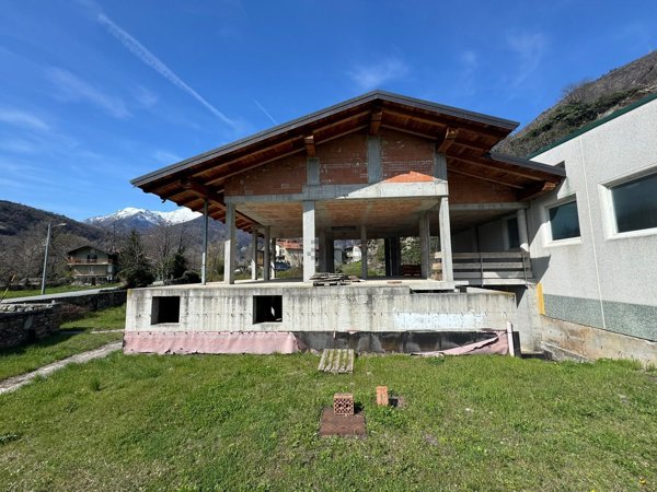 casa indipendente in vendita a Mompantero