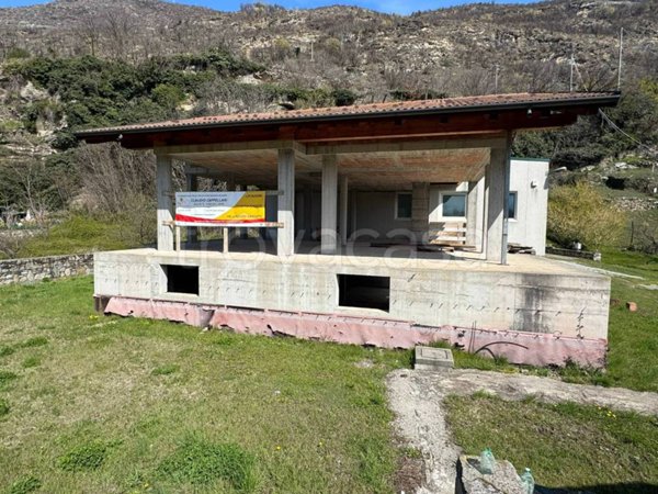 casa indipendente in vendita a Mompantero