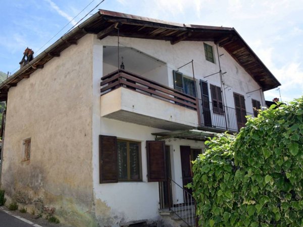 casa indipendente in vendita a Mompantero