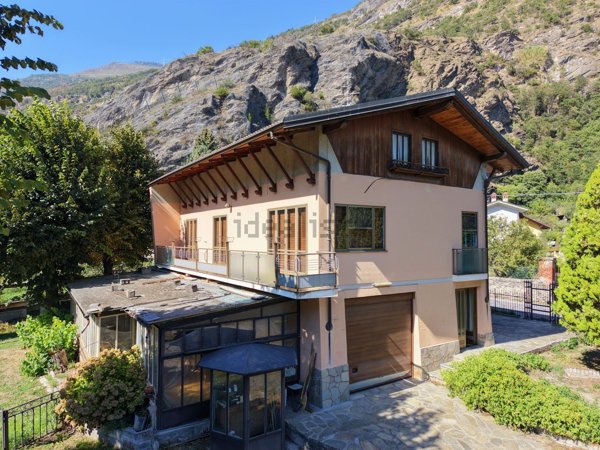 casa indipendente in vendita a Mompantero in zona Pietrastretta
