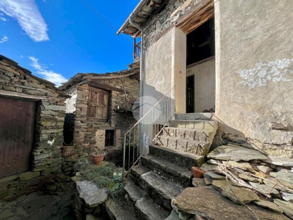 casa semindipendente in vendita a Monastero di Lanzo in zona Cresto