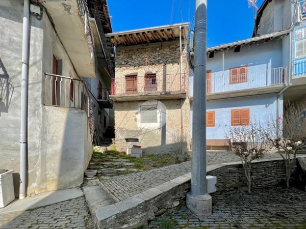 appartamento in vendita a Monastero di Lanzo in zona Chiaves