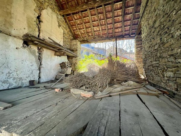 casa indipendente in vendita a Monastero di Lanzo in zona Chiaves