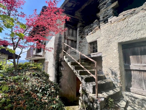 casa semindipendente in vendita a Monastero di Lanzo in zona Cresto