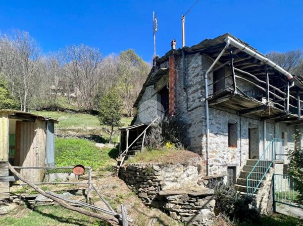 casa indipendente in vendita a Monastero di Lanzo in zona Chiaves