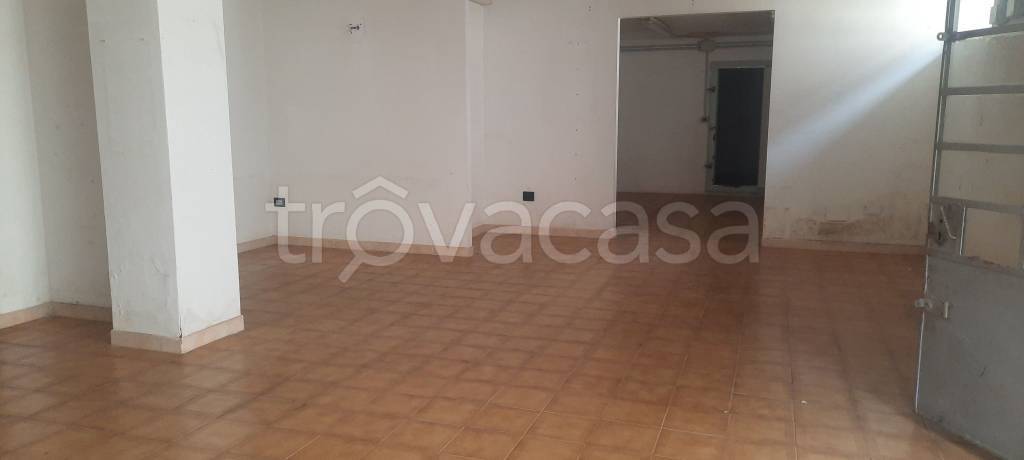 locale commerciale in vendita a Moncalieri in zona Testona