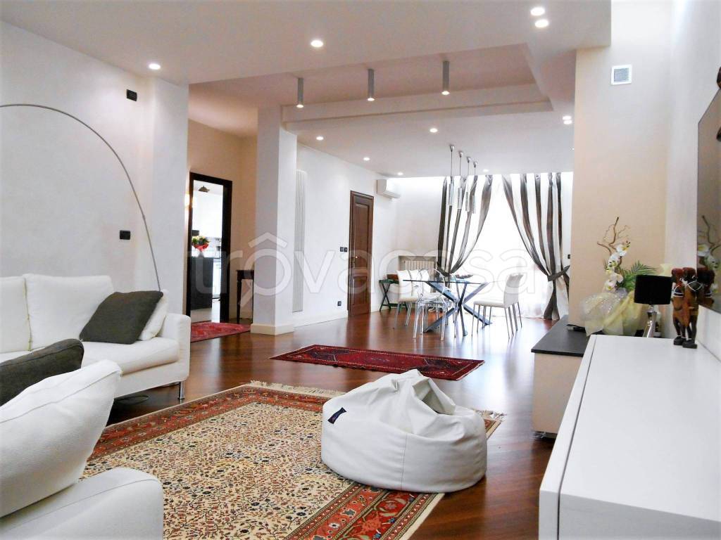 casa indipendente in vendita a Moncalieri in zona Revigliasco
