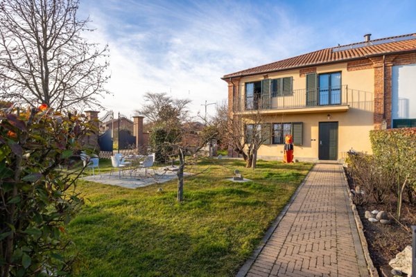 casa indipendente in vendita a Moncalieri in zona Tetti Piatti